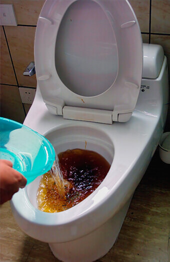 https://blockeddrainsmadeley.com.au/uploads/2025/07/blocked-toilet-93159.jpg